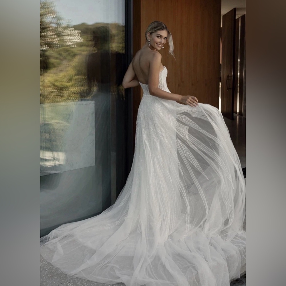 La Premiere Bridal Ines Wedding Gown Size 6 - Picture 3 of 6
